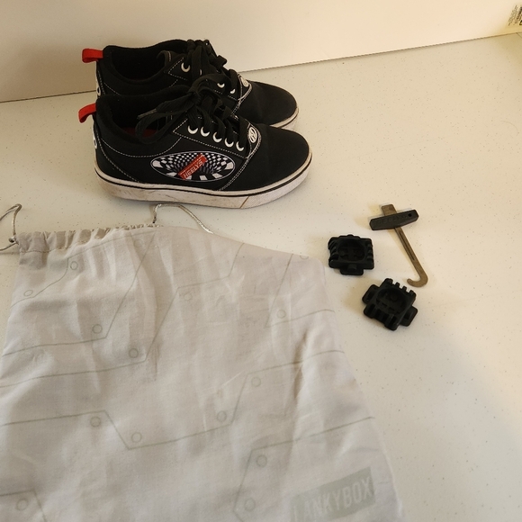 Heelys Black Pro 20 Boys Shoes Wheels Skater Youth Size 2 Wheel Sneakers - Picture 10 of 10